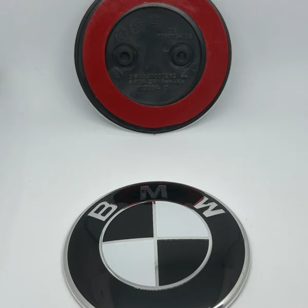 Bmw emblem f10/F11 svart/vit 82mm (Motorhuv)