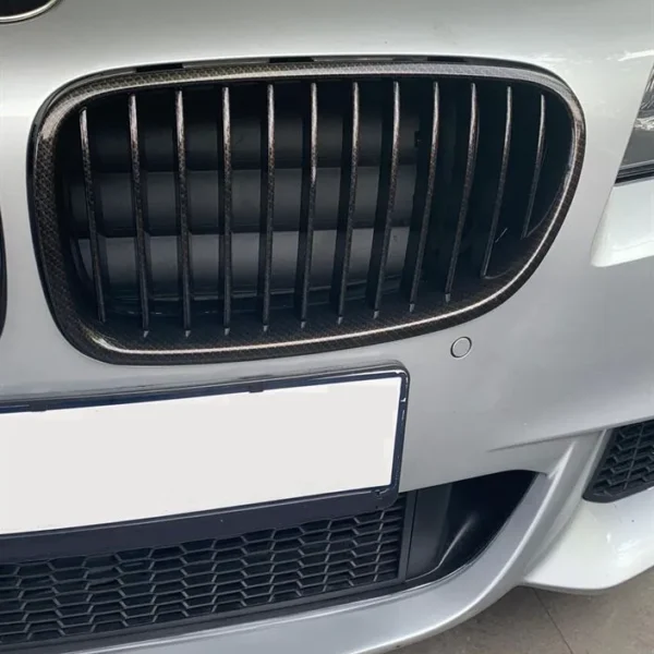 Kolfiber-look grill F10 F11