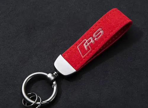 Röd Audi RS Nyckelring Alcantara