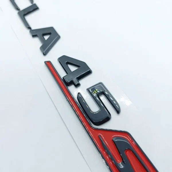 Svart CLA45S emblem till Mercedes-Benz